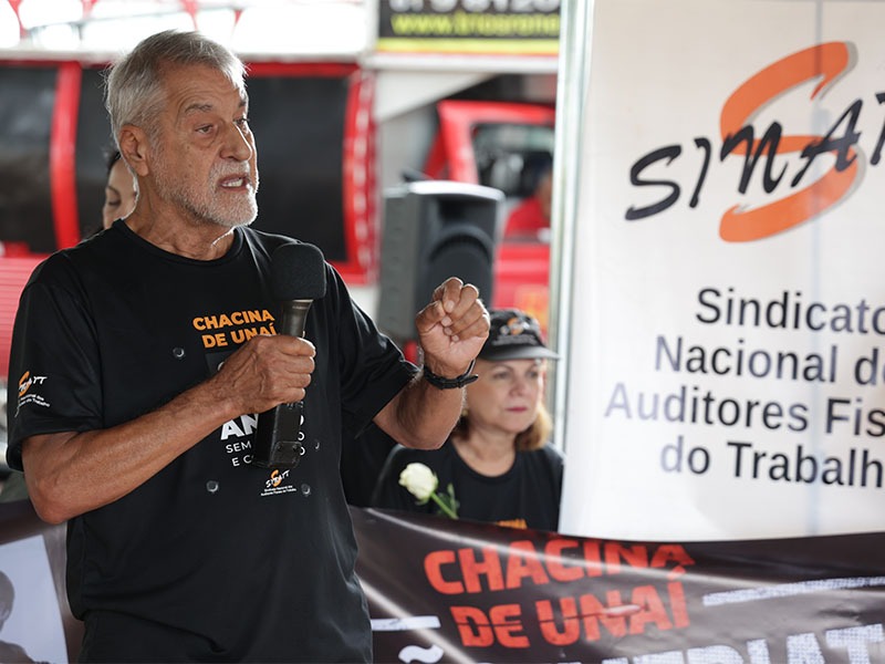 O primeiro presidente do SINAIT, José Fontoura, presente ao ato
