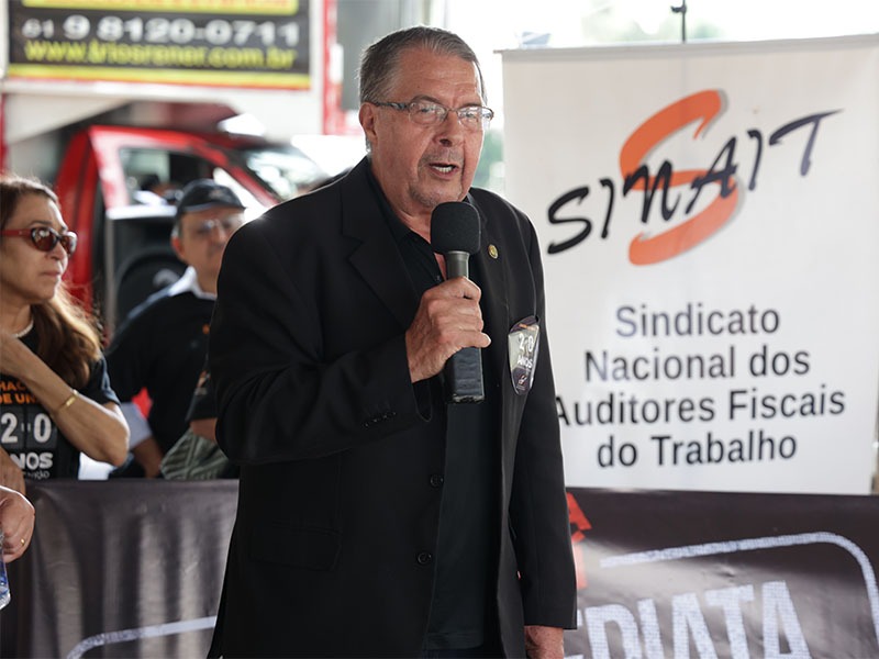 Vilson Romero leva a solidariedade da Pública ao ato