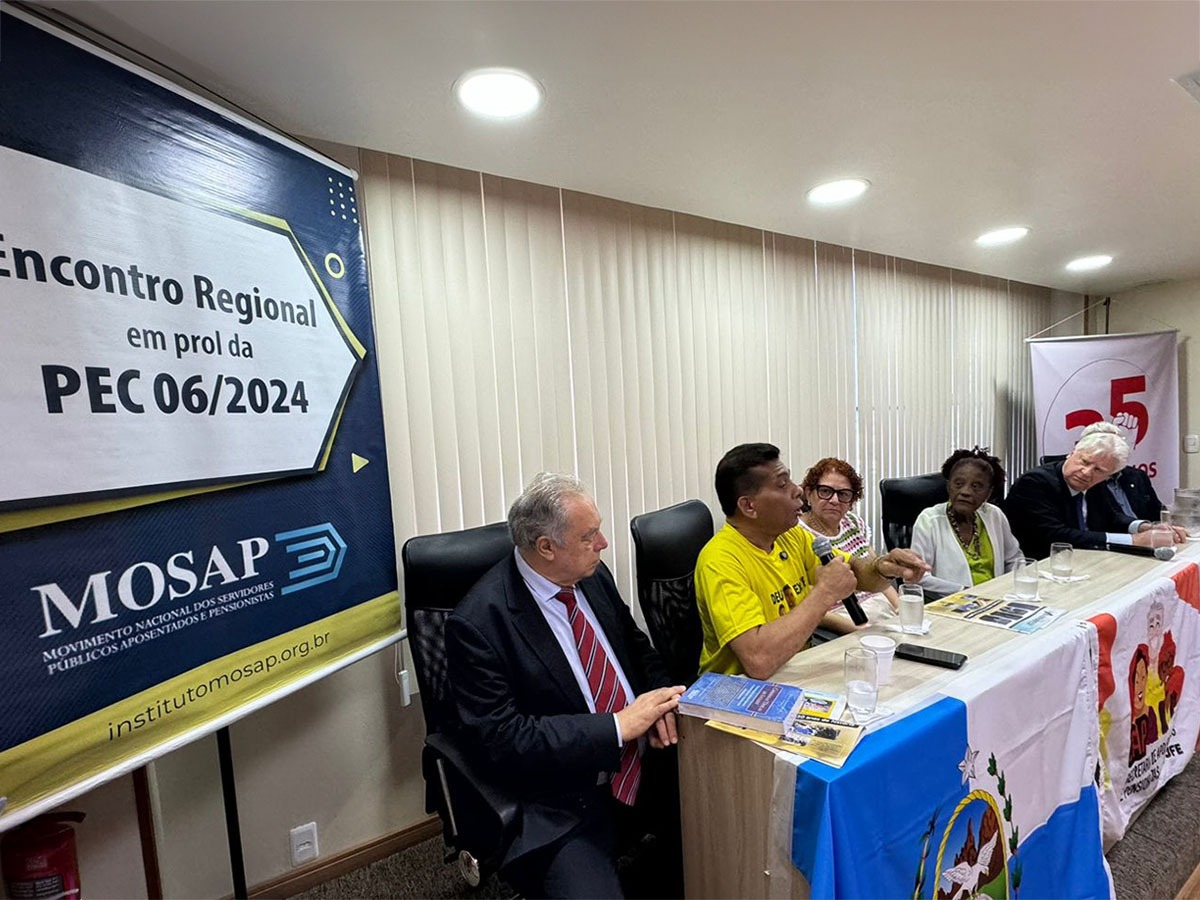 O deputado Roberto Monteiro Pai incentiva aposentados a continuar na luta pela PEC Social